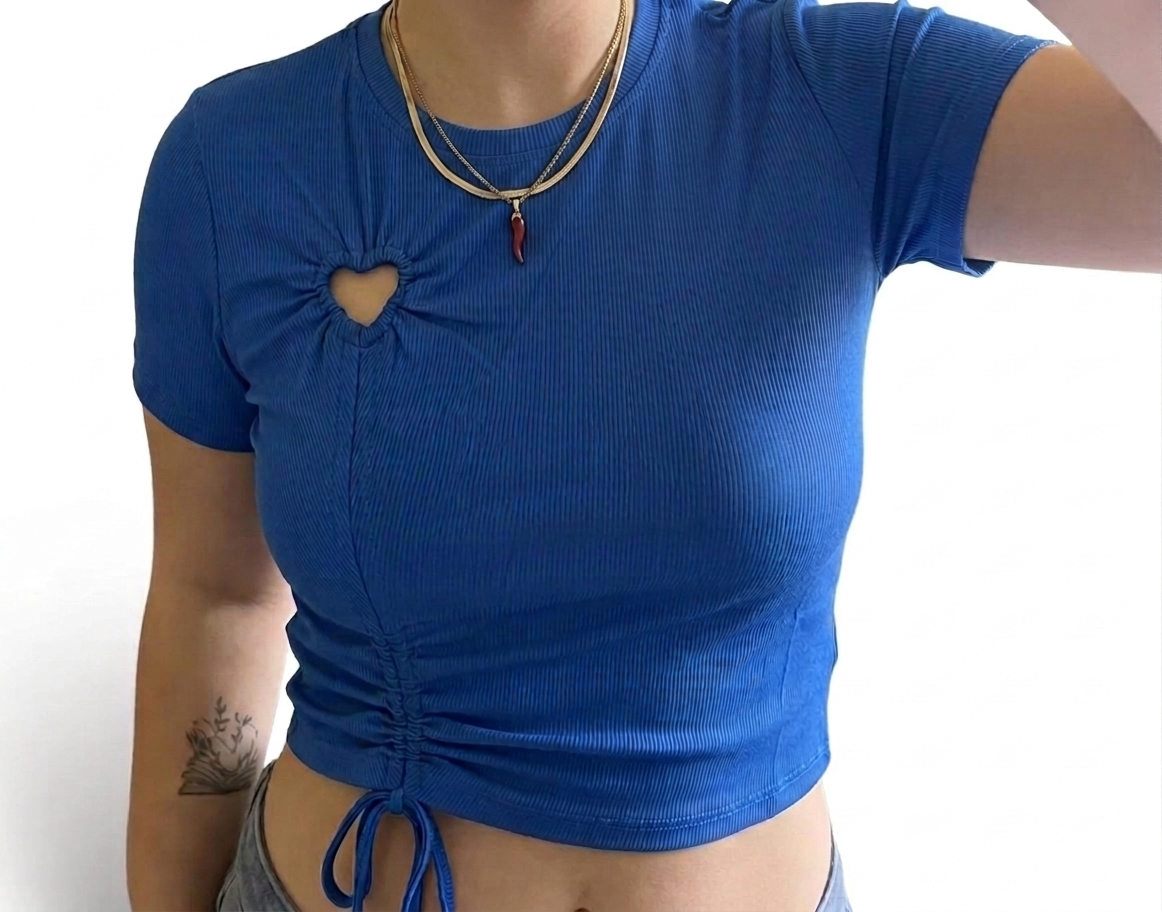 Heart Cut-Out Crop Top in Maglia Costina