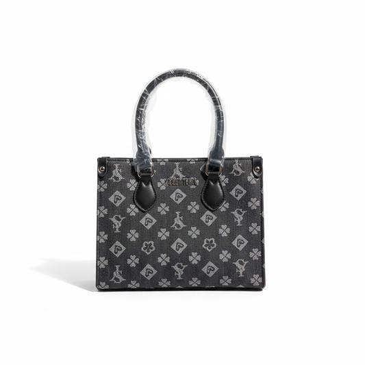 Borsa nera monogram su sfondo bianco